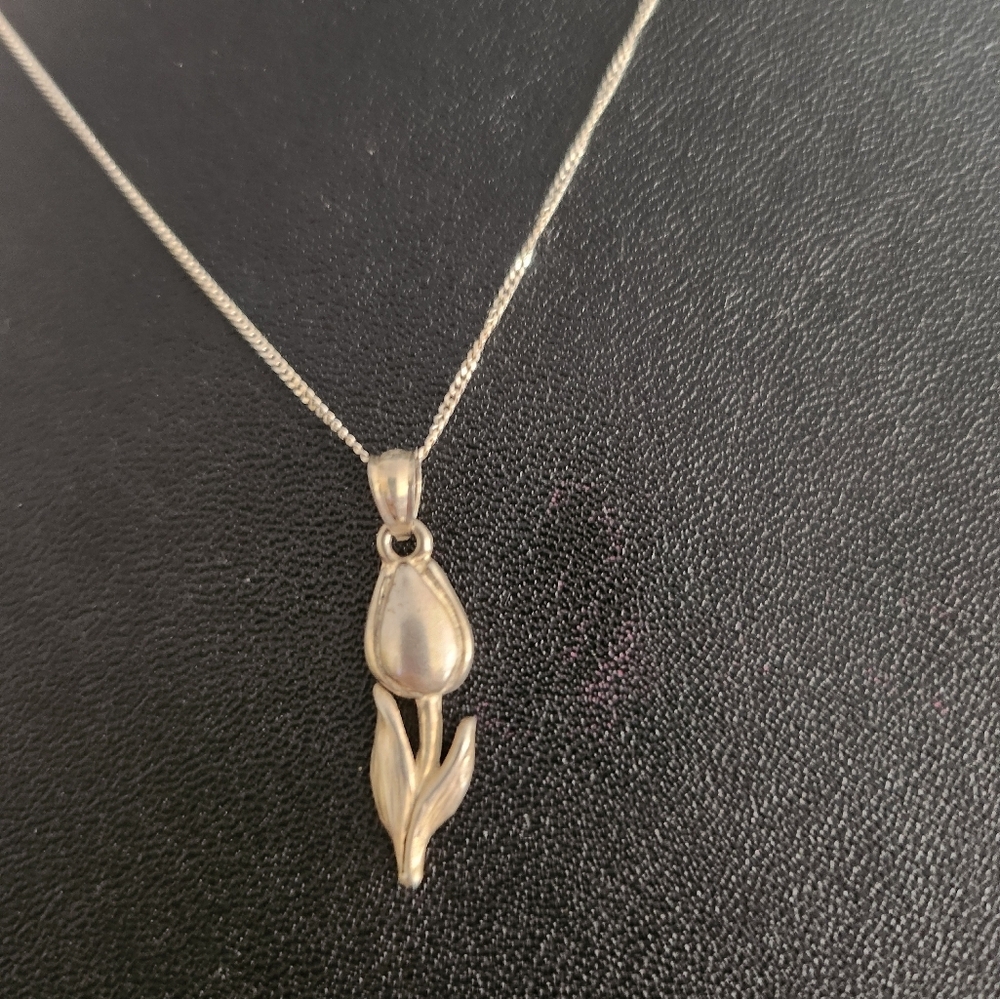 925 sterling silver necklace with Tulip pendant
